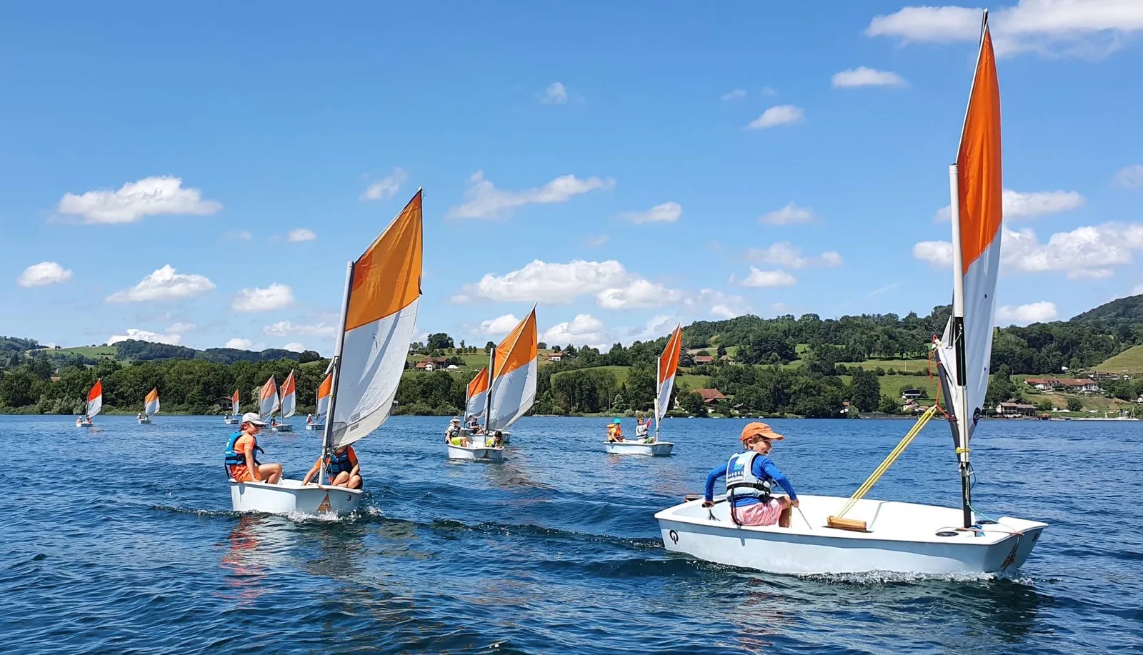 École de voile sur le lac de Paladru