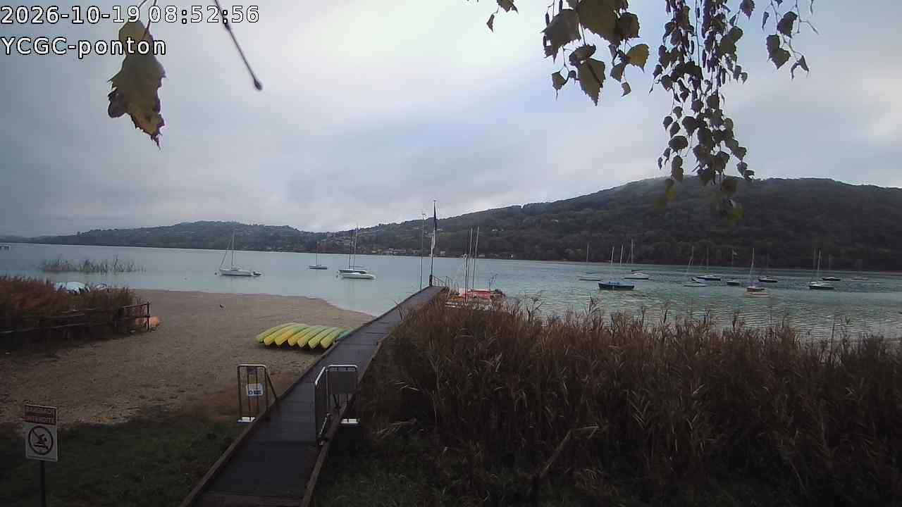Vue Ponton du YCGC sur le lac de Paladru